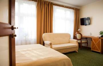 Фото номера Двухместный номер с 1 кроватью или 2 отдельными кроватями Отель Hotel &amp; SPA Pod Orłem г. Картузы 13