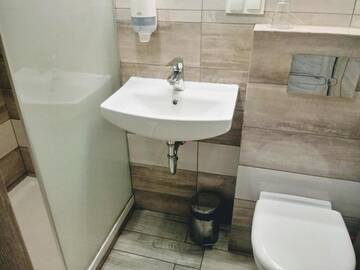 Фото номера Двухместный номер с 1 кроватью Отель Hotel Miłosz Fitness &amp; SPA г. Картузы 11