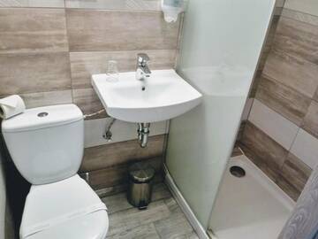 Фото номера Небольшой двухместный номер с 1 кроватью Отель Hotel Miłosz Fitness &amp; SPA г. Картузы 2